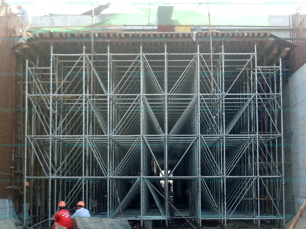 “承插型盤(pán)扣式腳手架，搭建好助手，效率有保障”